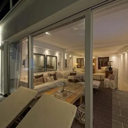 Casa de Férias Casa Chanel - Ocean Front With Rooftop Jacuzzi *