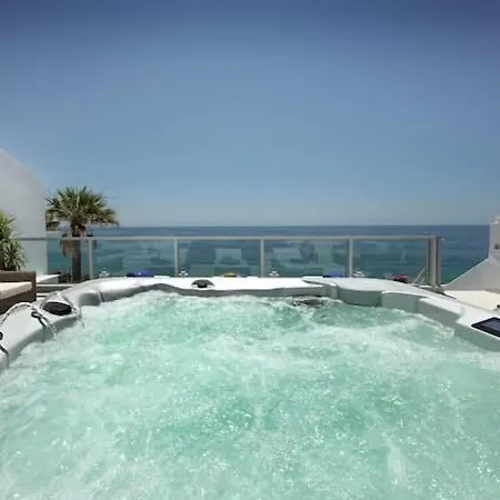 Casa Chanel - Ocean Front With Rooftop Jacuzzi Holiday home