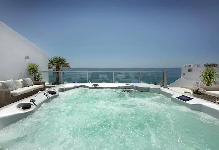 Casa Chanel - Ocean Front With Rooftop Jacuzzi بيت للعطل